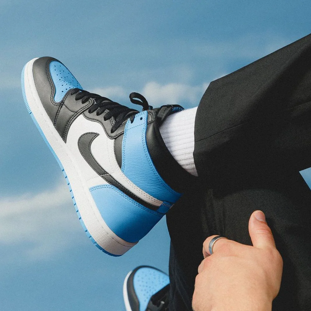 Кроссовки мужские Air Jordan 1 Retro High OG 'UNC Toe' DZ5485-400